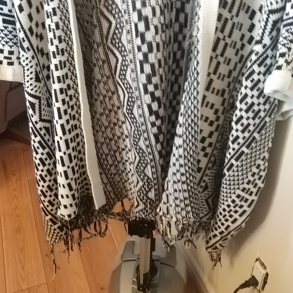 10/$10   Bluenotes Wool Black & White Open Front Sweater M/L - Picture 4 of 5